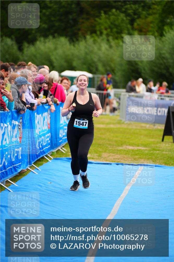 30.08.2026 - Elbe Triathlon Hamburg LAZAROV Photography http://msf.ph/oto/10065278 30.08.2026 12:11:26 Ziel 893, 1547, 1615 meine-sportfotos.de