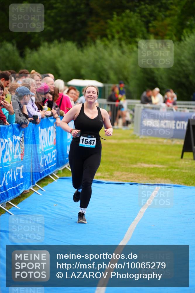 30.08.2026 - Elbe Triathlon Hamburg LAZAROV Photography http://msf.ph/oto/10065279 30.08.2026 12:11:26 Ziel 893, 1547, 1615 meine-sportfotos.de