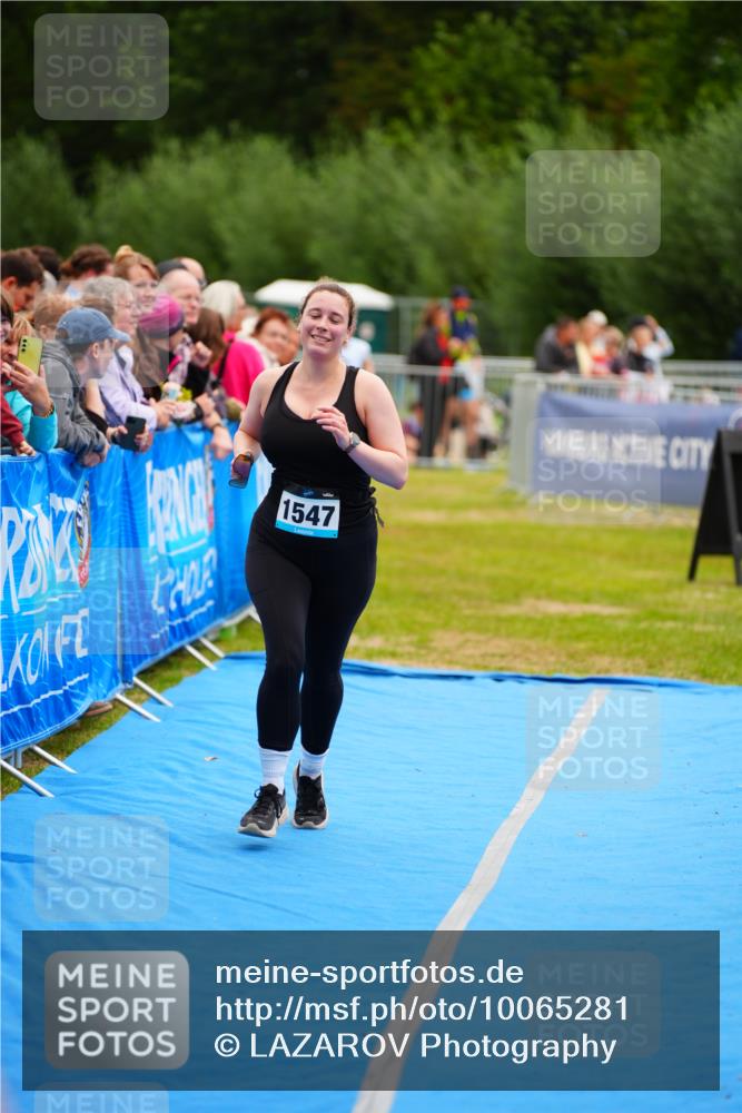 30.08.2026 - Elbe Triathlon Hamburg LAZAROV Photography http://msf.ph/oto/10065281 30.08.2026 12:11:26 Ziel 893, 1547, 1615 meine-sportfotos.de