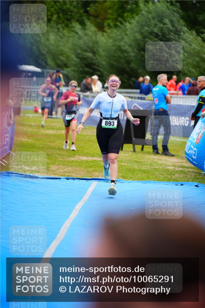 30.08.2026 - Elbe Triathlon Hamburg LAZAROV Photography http://msf.ph/oto/10065291 30.08.2026 12:11:31 Ziel 893, 1547, 1654 meine-sportfotos.de