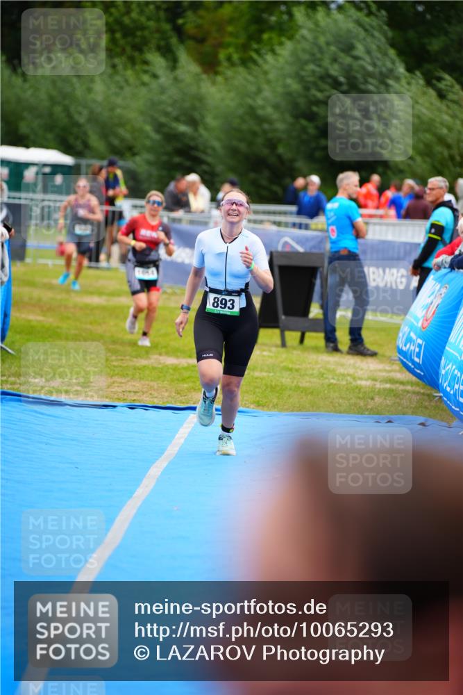 30.08.2026 - Elbe Triathlon Hamburg LAZAROV Photography http://msf.ph/oto/10065293 30.08.2026 12:11:32 Ziel 893, 1654, 1689 meine-sportfotos.de