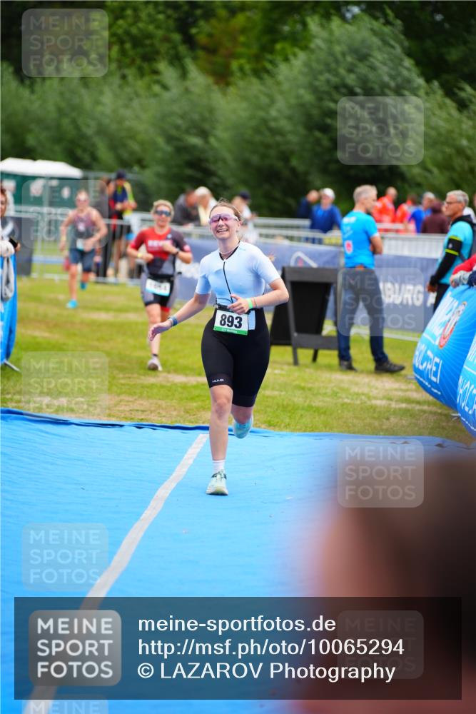30.08.2026 - Elbe Triathlon Hamburg LAZAROV Photography http://msf.ph/oto/10065294 30.08.2026 12:11:32 Ziel 893, 1654, 1689 meine-sportfotos.de