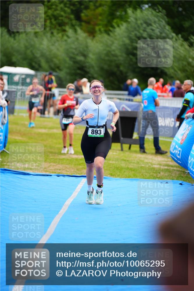 30.08.2026 - Elbe Triathlon Hamburg LAZAROV Photography http://msf.ph/oto/10065295 30.08.2026 12:11:32 Ziel 893, 1654, 1689 meine-sportfotos.de