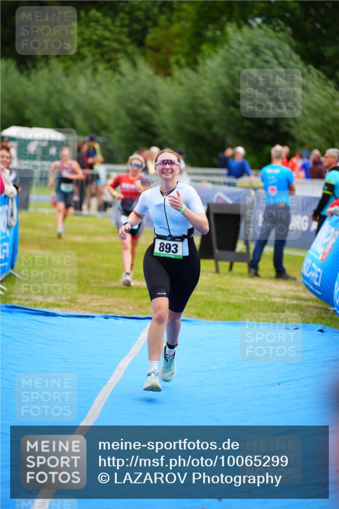 30.08.2026 - Elbe Triathlon Hamburg LAZAROV Photography http://msf.ph/oto/10065299 30.08.2026 12:11:32 Ziel 893, 1654, 1689 meine-sportfotos.de