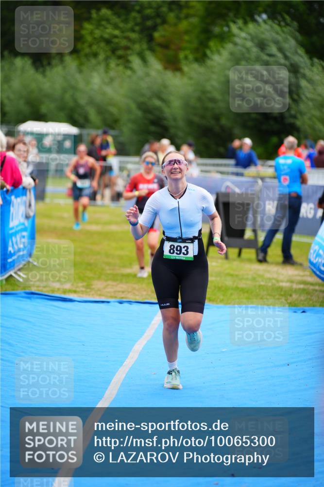 30.08.2026 - Elbe Triathlon Hamburg LAZAROV Photography http://msf.ph/oto/10065300 30.08.2026 12:11:33 Ziel 893, 1654, 1689 meine-sportfotos.de