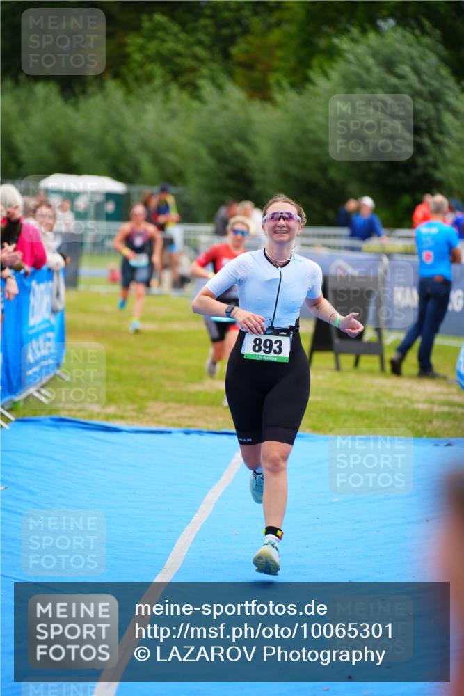 30.08.2026 - Elbe Triathlon Hamburg LAZAROV Photography http://msf.ph/oto/10065301 30.08.2026 12:11:33 Ziel 893, 1654, 1689 meine-sportfotos.de