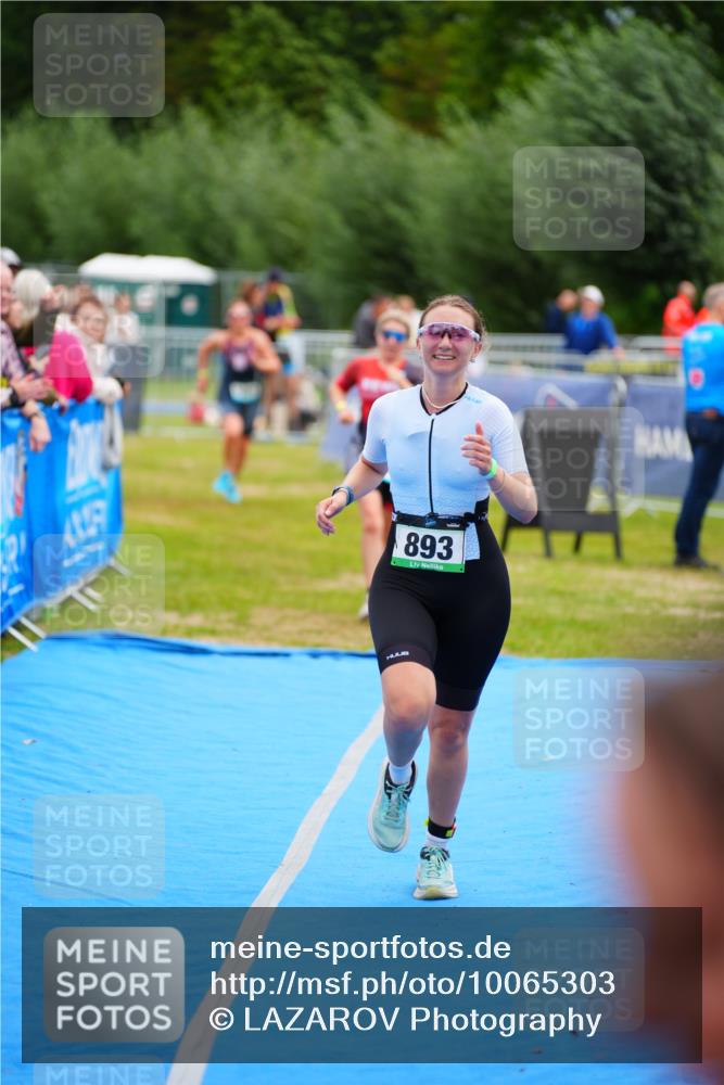 30.08.2026 - Elbe Triathlon Hamburg LAZAROV Photography http://msf.ph/oto/10065303 30.08.2026 12:11:33 Ziel 893, 1654, 1689 meine-sportfotos.de