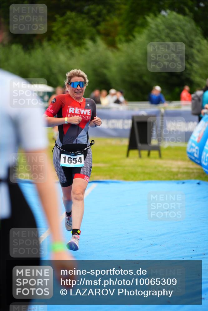30.08.2026 - Elbe Triathlon Hamburg LAZAROV Photography http://msf.ph/oto/10065309 30.08.2026 12:11:36 Ziel 893, 1654, 1689 meine-sportfotos.de