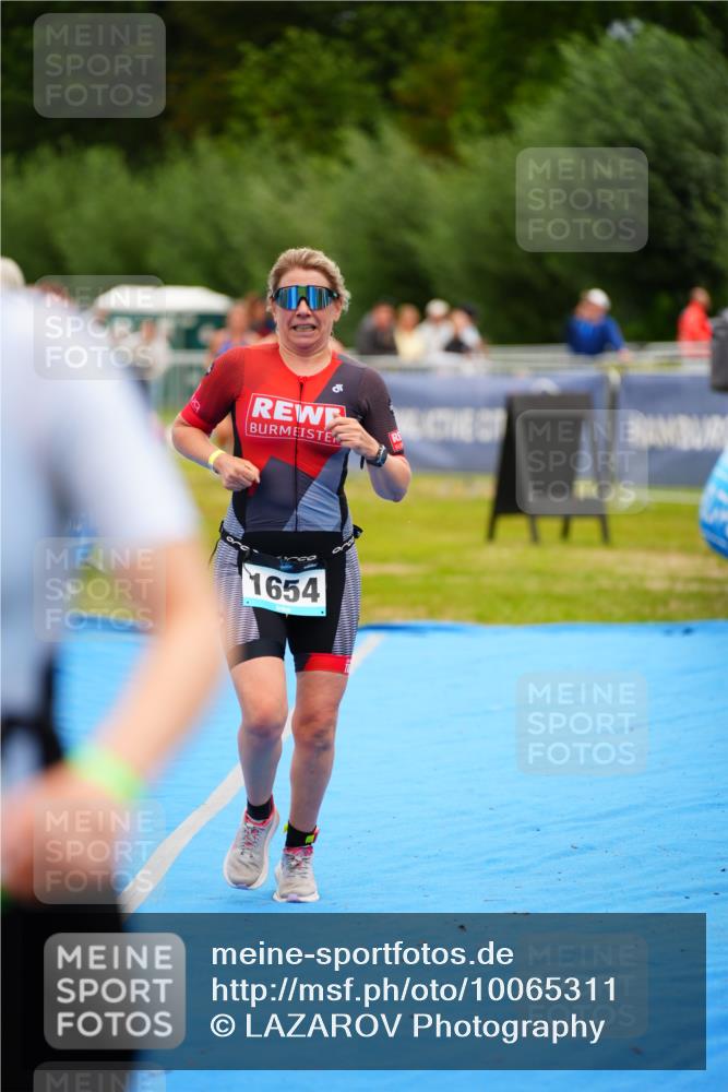 30.08.2026 - Elbe Triathlon Hamburg LAZAROV Photography http://msf.ph/oto/10065311 30.08.2026 12:11:36 Ziel 893, 1654, 1689 meine-sportfotos.de