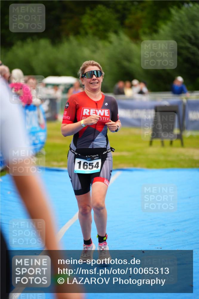 30.08.2026 - Elbe Triathlon Hamburg LAZAROV Photography http://msf.ph/oto/10065313 30.08.2026 12:11:37 Ziel 893, 1654, 1689 meine-sportfotos.de