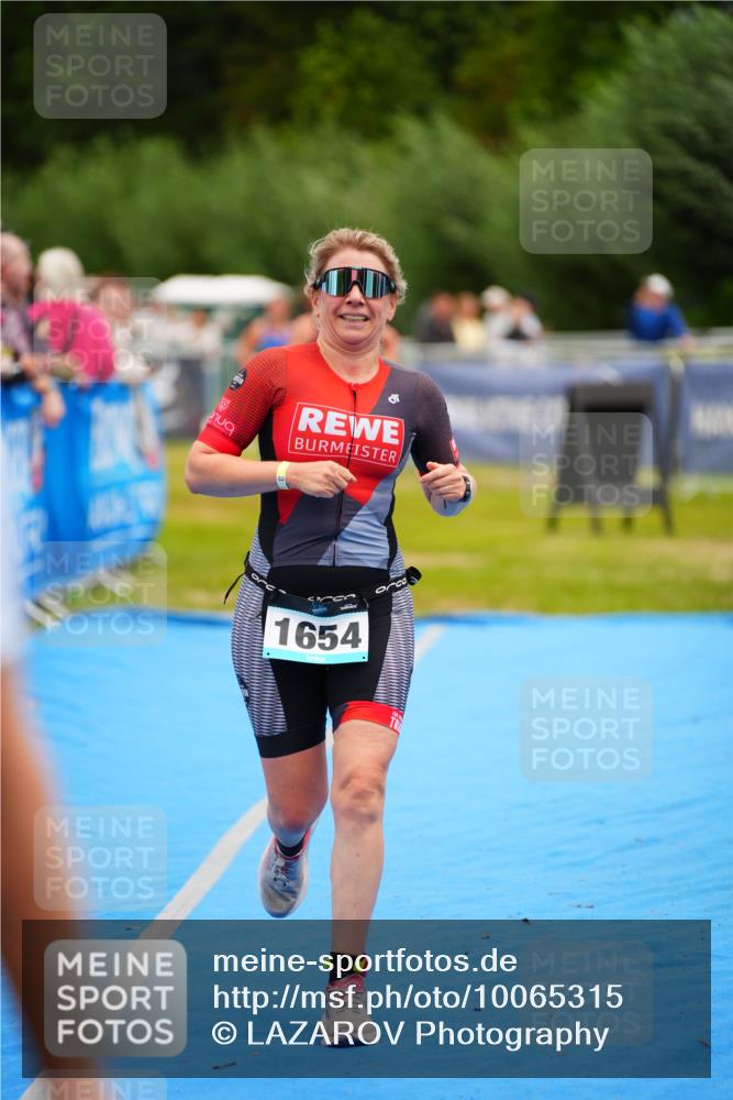 30.08.2026 - Elbe Triathlon Hamburg LAZAROV Photography http://msf.ph/oto/10065315 30.08.2026 12:11:37 Ziel 893, 1654, 1689 meine-sportfotos.de