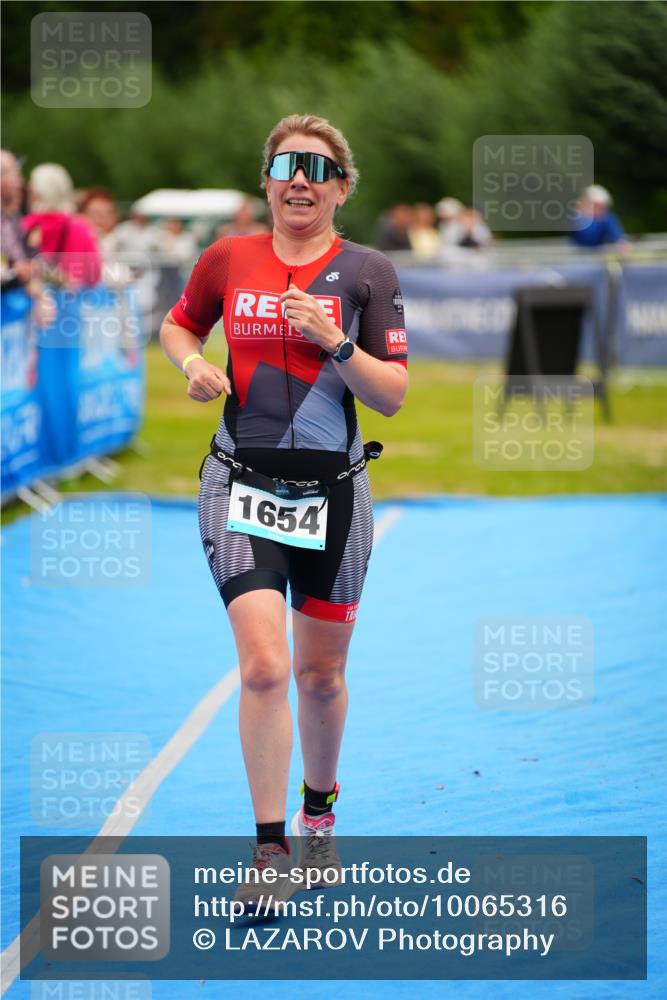 30.08.2026 - Elbe Triathlon Hamburg LAZAROV Photography http://msf.ph/oto/10065316 30.08.2026 12:11:37 Ziel 893, 1654, 1689 meine-sportfotos.de