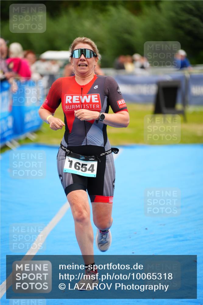 30.08.2026 - Elbe Triathlon Hamburg LAZAROV Photography http://msf.ph/oto/10065318 30.08.2026 12:11:37 Ziel 893, 1654, 1689 meine-sportfotos.de