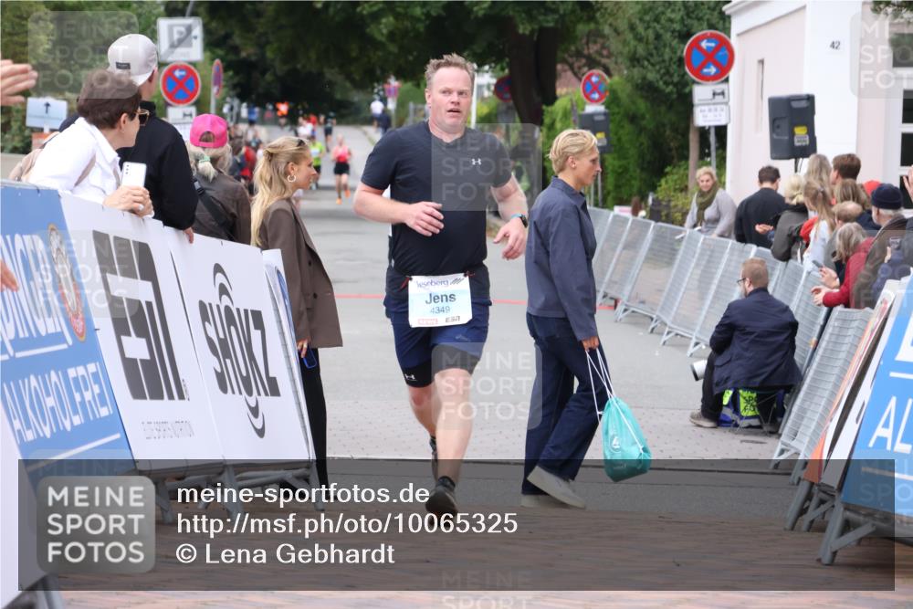 30.08.2026 - Blankeneser Heldenlauf Lena Gebhardt http://msf.ph/oto/10065325 30.08.2026 12:51:06 Ziel 4002, 4349, 4417 meine-sportfotos.de