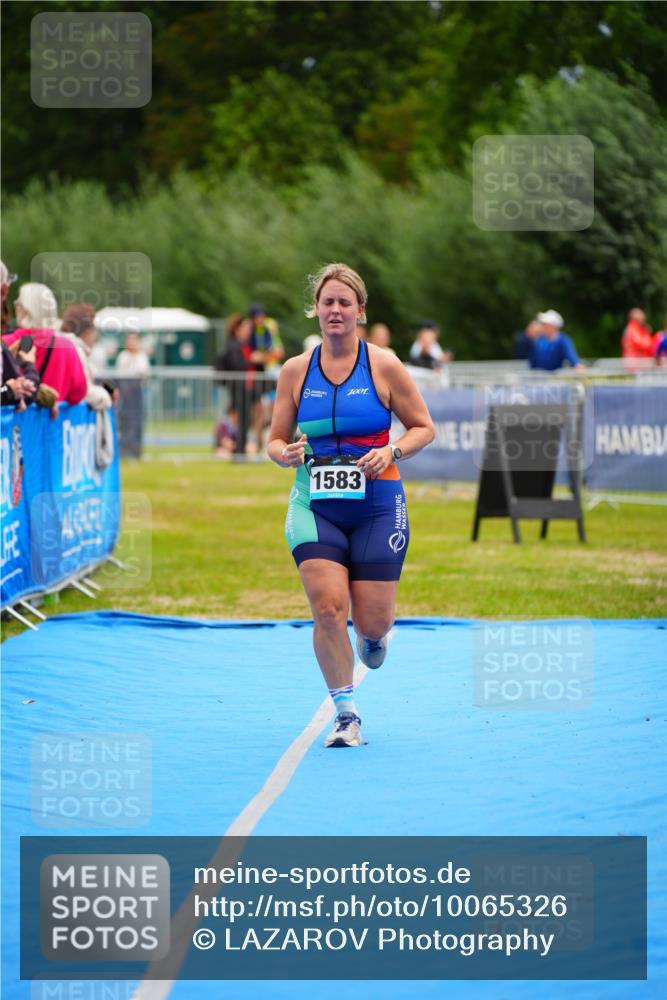 30.08.2026 - Elbe Triathlon Hamburg LAZAROV Photography http://msf.ph/oto/10065326 30.08.2026 12:11:45 Ziel 1583 meine-sportfotos.de