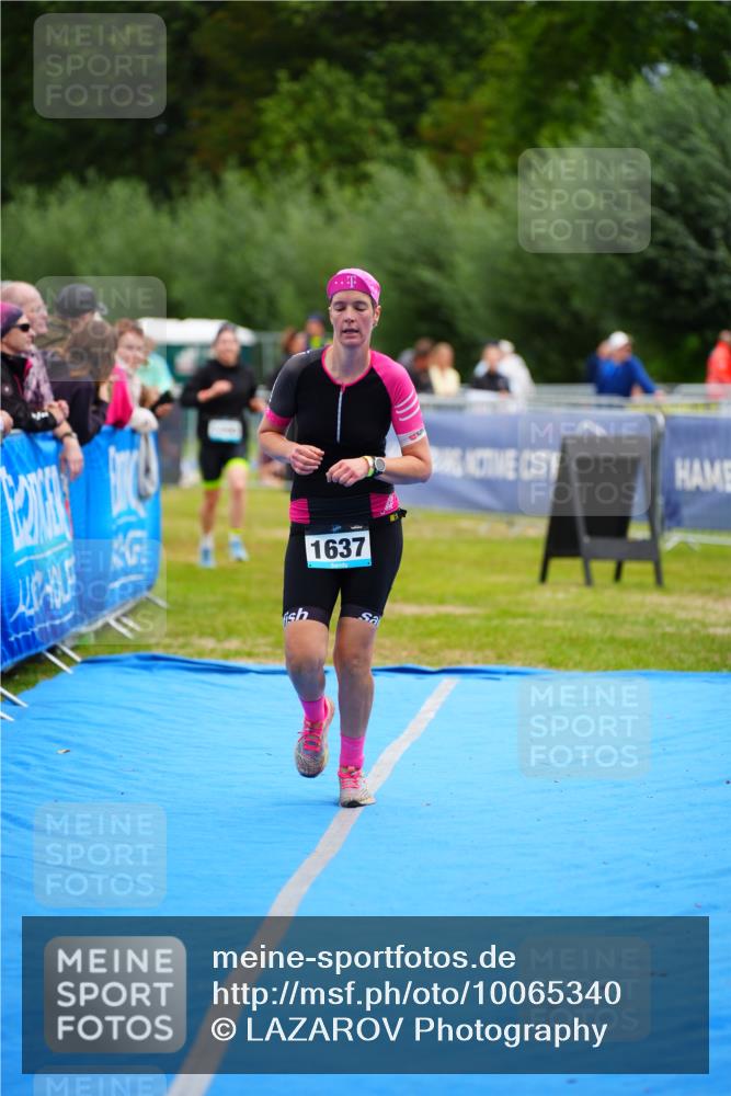 30.08.2026 - Elbe Triathlon Hamburg LAZAROV Photography http://msf.ph/oto/10065340 30.08.2026 12:12:02 Ziel 1490, 1637 meine-sportfotos.de