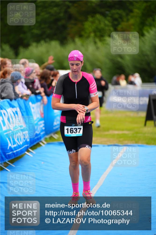 30.08.2026 - Elbe Triathlon Hamburg LAZAROV Photography http://msf.ph/oto/10065344 30.08.2026 12:12:03 Ziel 1490, 1637 meine-sportfotos.de