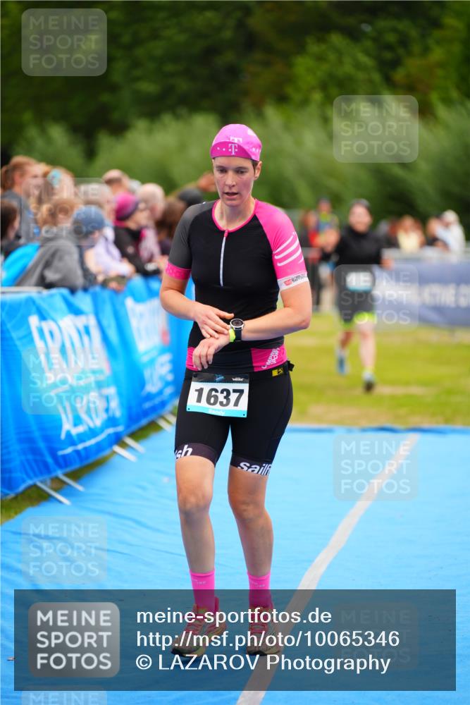 30.08.2026 - Elbe Triathlon Hamburg LAZAROV Photography http://msf.ph/oto/10065346 30.08.2026 12:12:03 Ziel 1490, 1637 meine-sportfotos.de