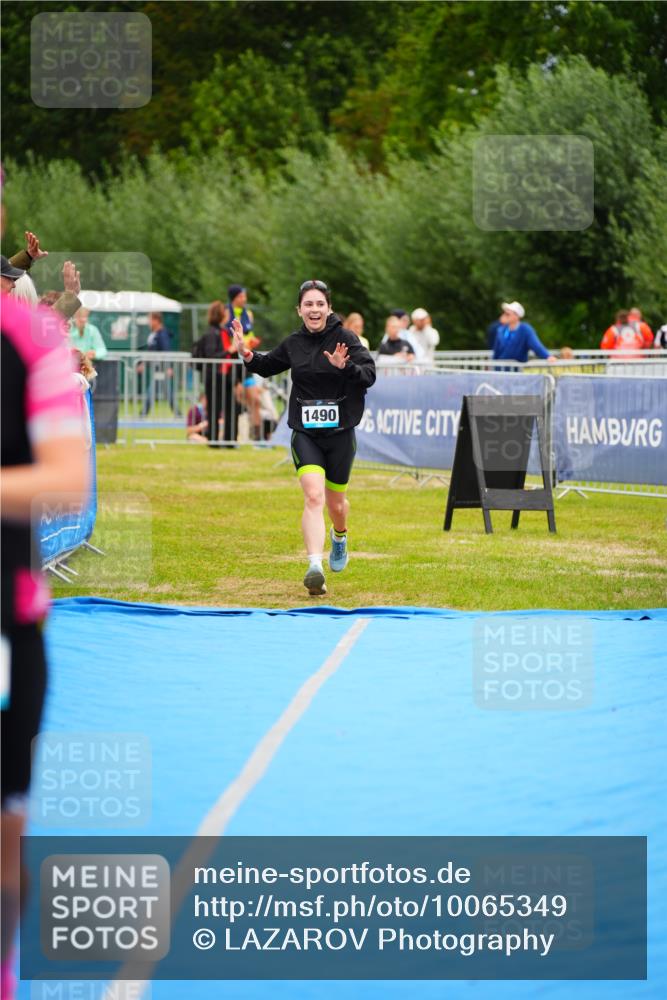 30.08.2026 - Elbe Triathlon Hamburg LAZAROV Photography http://msf.ph/oto/10065349 30.08.2026 12:12:04 Ziel 1490, 1637 meine-sportfotos.de