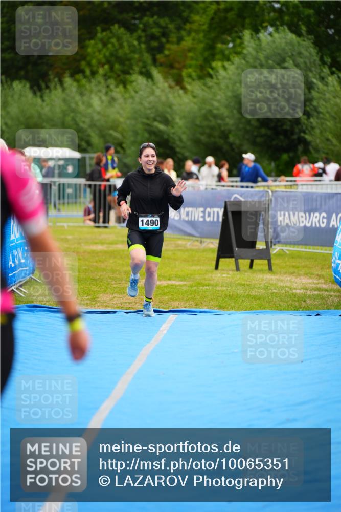 30.08.2026 - Elbe Triathlon Hamburg LAZAROV Photography http://msf.ph/oto/10065351 30.08.2026 12:12:05 Ziel 1490, 1637 meine-sportfotos.de