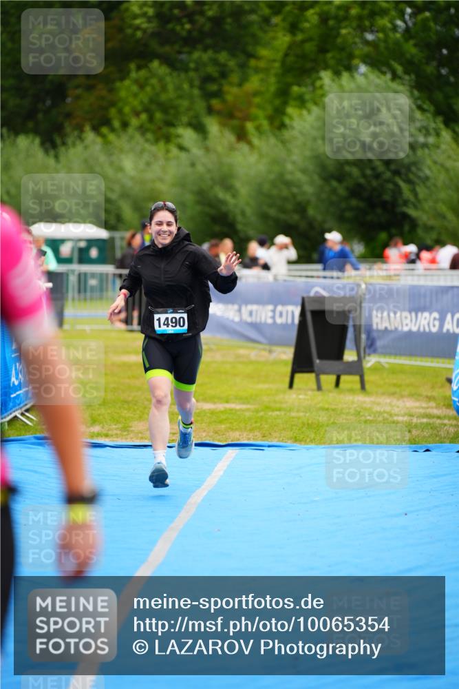 30.08.2026 - Elbe Triathlon Hamburg LAZAROV Photography http://msf.ph/oto/10065354 30.08.2026 12:12:06 Ziel 1490, 1637 meine-sportfotos.de