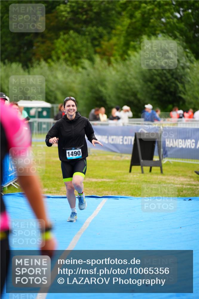30.08.2026 - Elbe Triathlon Hamburg LAZAROV Photography http://msf.ph/oto/10065356 30.08.2026 12:12:06 Ziel 1490, 1637 meine-sportfotos.de