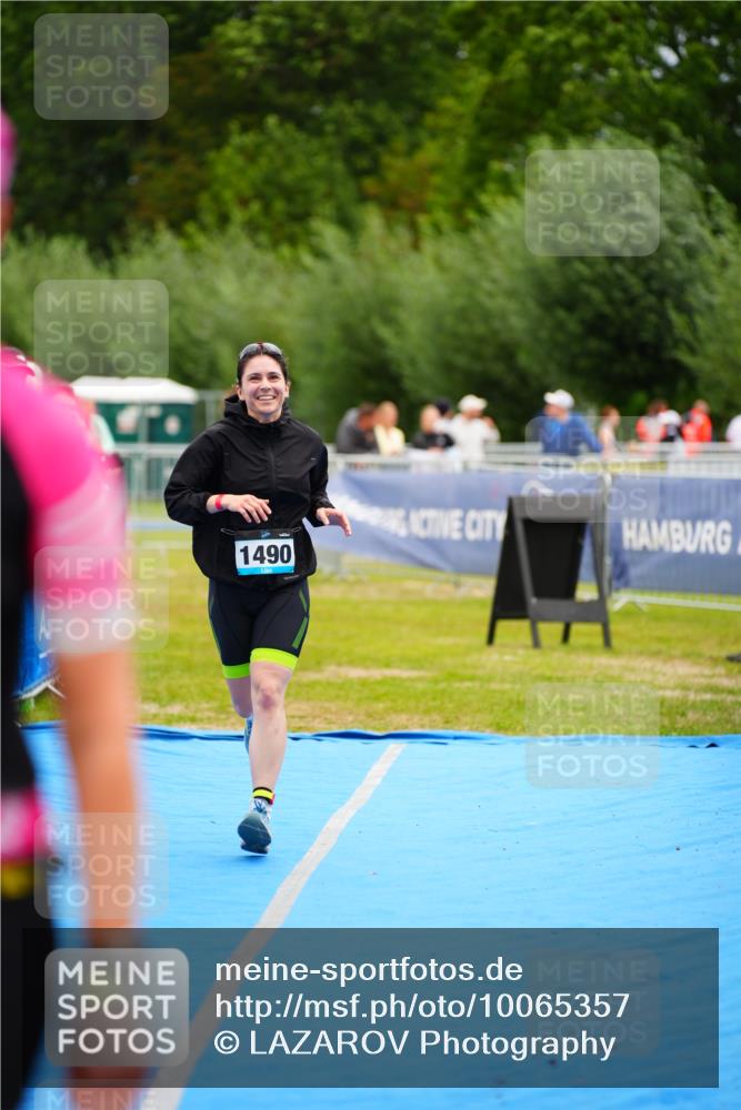 30.08.2026 - Elbe Triathlon Hamburg LAZAROV Photography http://msf.ph/oto/10065357 30.08.2026 12:12:06 Ziel 1490, 1637 meine-sportfotos.de