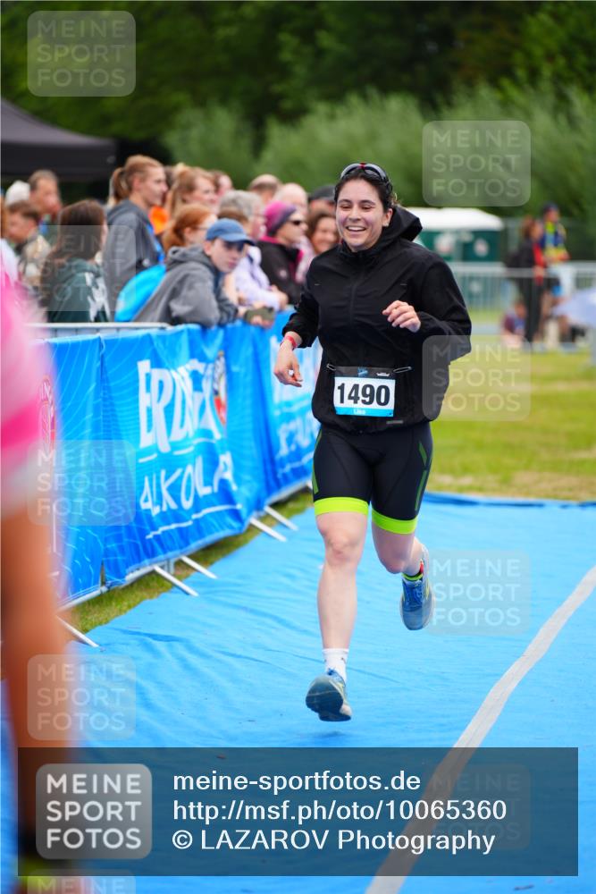 30.08.2026 - Elbe Triathlon Hamburg LAZAROV Photography http://msf.ph/oto/10065360 30.08.2026 12:12:07 Ziel 1490, 1637 meine-sportfotos.de