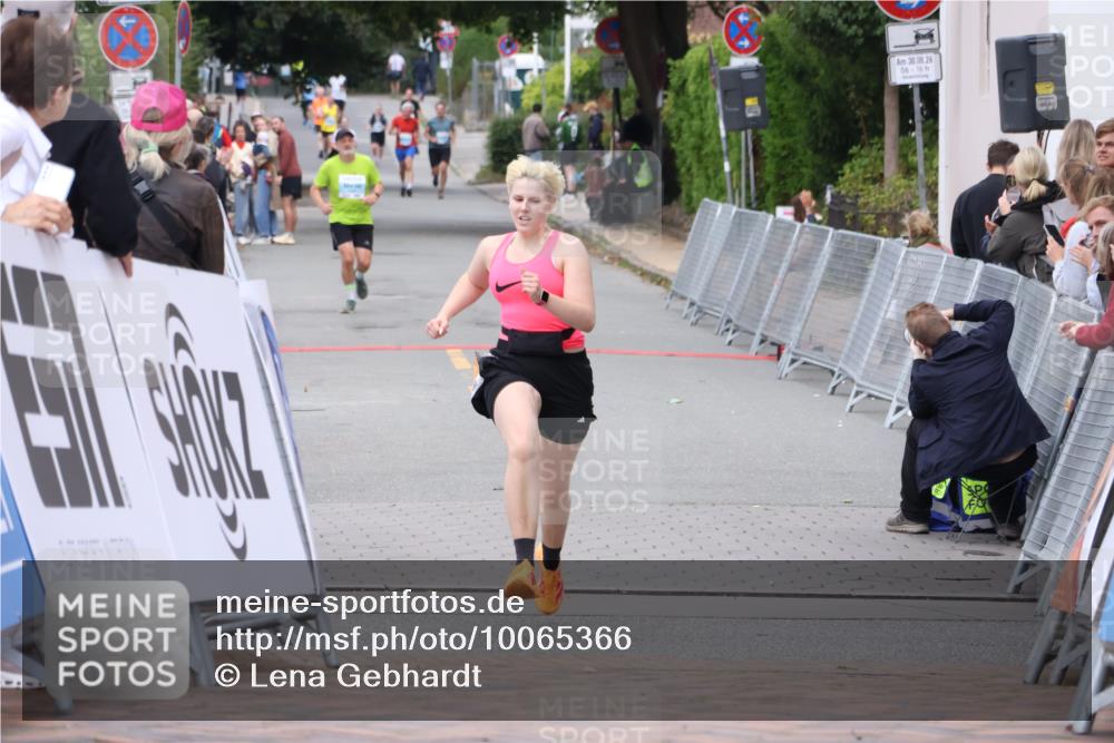 30.08.2026 - Blankeneser Heldenlauf Lena Gebhardt http://msf.ph/oto/10065366 30.08.2026 12:51:28 Ziel 2530 meine-sportfotos.de