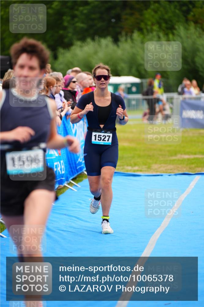 30.08.2026 - Elbe Triathlon Hamburg LAZAROV Photography http://msf.ph/oto/10065378 30.08.2026 12:12:29 Ziel 1527, 1596 meine-sportfotos.de