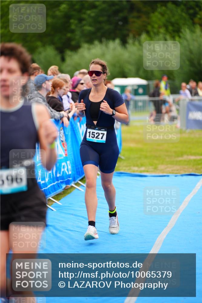 30.08.2026 - Elbe Triathlon Hamburg LAZAROV Photography http://msf.ph/oto/10065379 30.08.2026 12:12:30 Ziel 1527, 1596 meine-sportfotos.de