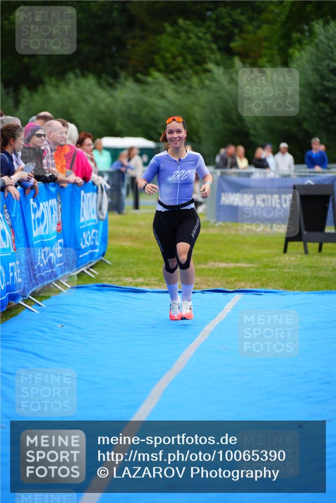 30.08.2026 - Elbe Triathlon Hamburg LAZAROV Photography http://msf.ph/oto/10065390 30.08.2026 12:12:38 Ziel 803 meine-sportfotos.de