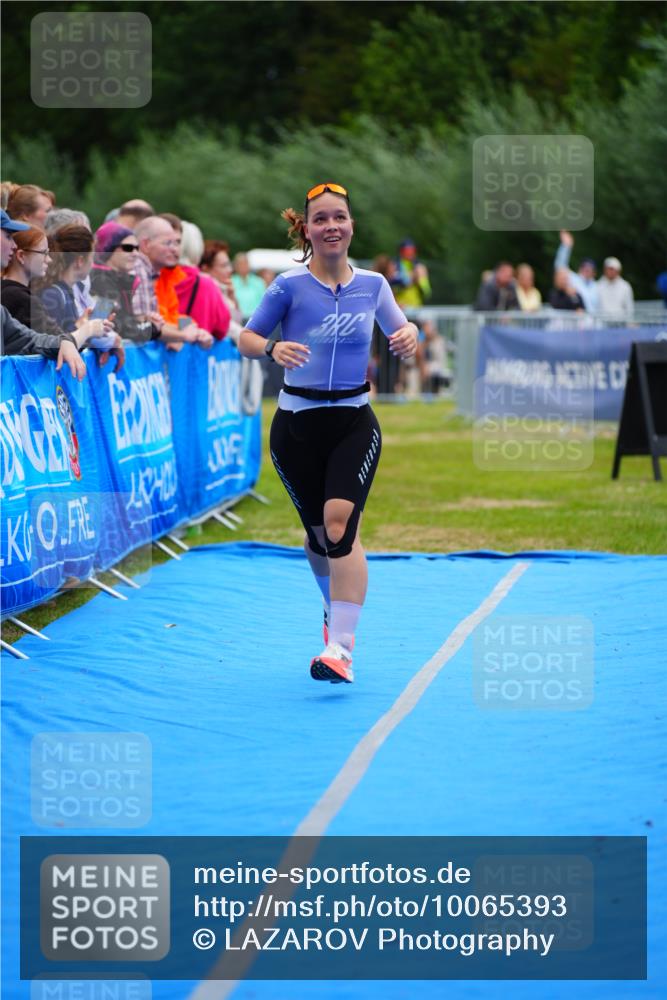 30.08.2026 - Elbe Triathlon Hamburg LAZAROV Photography http://msf.ph/oto/10065393 30.08.2026 12:12:39 Ziel 803 meine-sportfotos.de