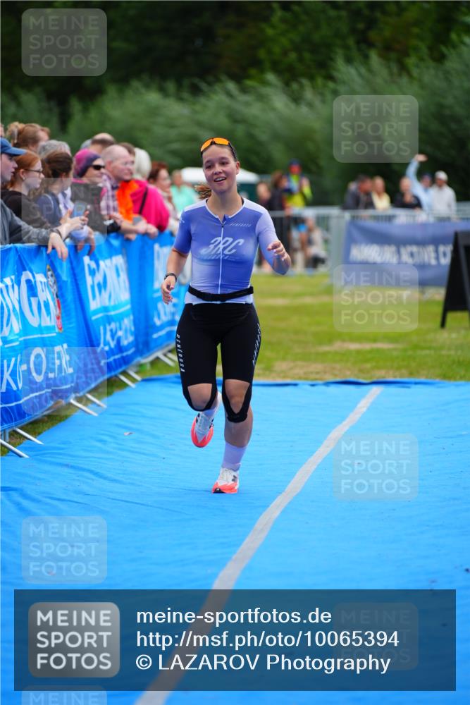 30.08.2026 - Elbe Triathlon Hamburg LAZAROV Photography http://msf.ph/oto/10065394 30.08.2026 12:12:39 Ziel 803 meine-sportfotos.de