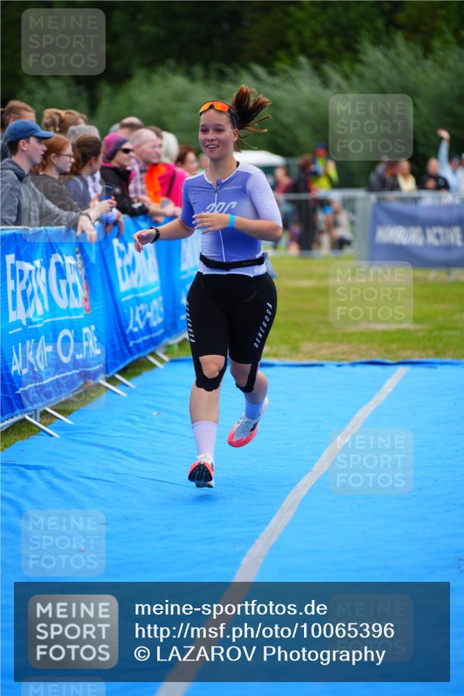 30.08.2026 - Elbe Triathlon Hamburg LAZAROV Photography http://msf.ph/oto/10065396 30.08.2026 12:12:39 Ziel 803 meine-sportfotos.de