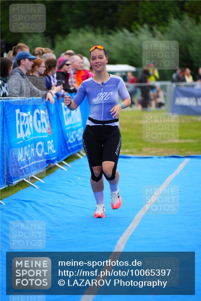 30.08.2026 - Elbe Triathlon Hamburg LAZAROV Photography http://msf.ph/oto/10065397 30.08.2026 12:12:39 Ziel 803 meine-sportfotos.de