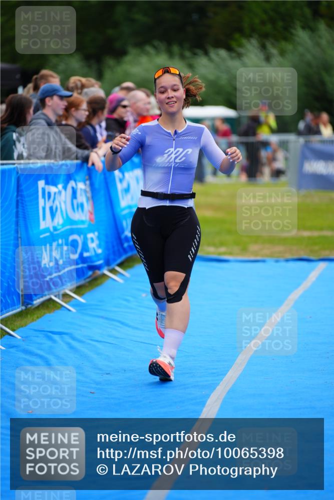 30.08.2026 - Elbe Triathlon Hamburg LAZAROV Photography http://msf.ph/oto/10065398 30.08.2026 12:12:40 Ziel 803 meine-sportfotos.de