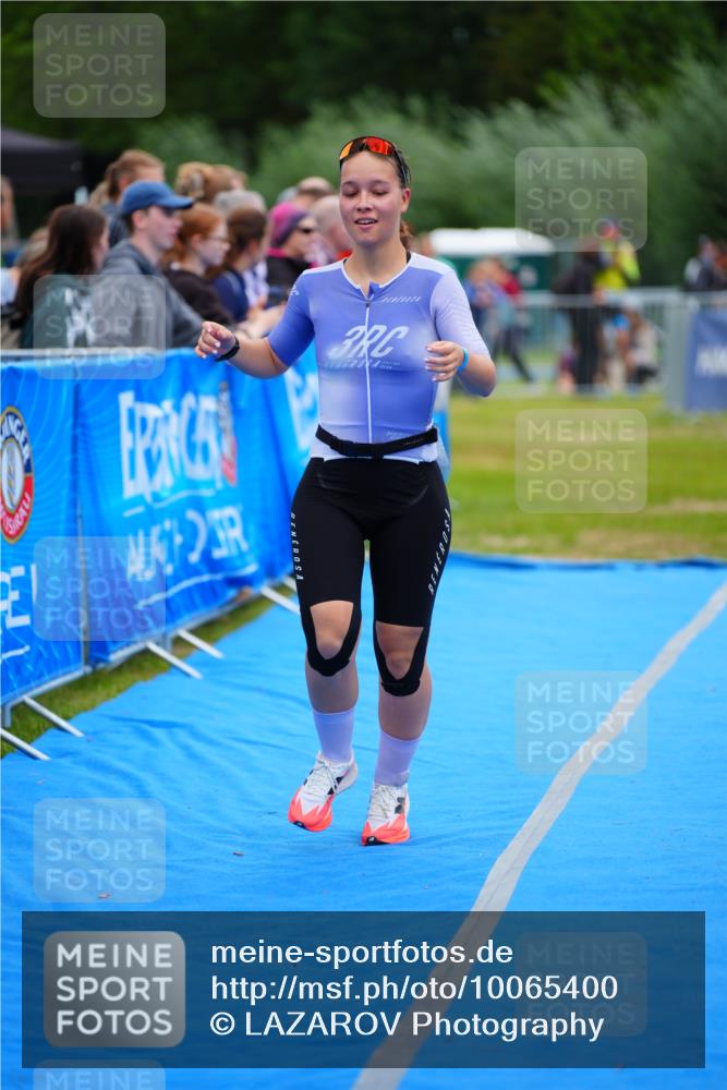 30.08.2026 - Elbe Triathlon Hamburg LAZAROV Photography http://msf.ph/oto/10065400 30.08.2026 12:12:40 Ziel 803 meine-sportfotos.de