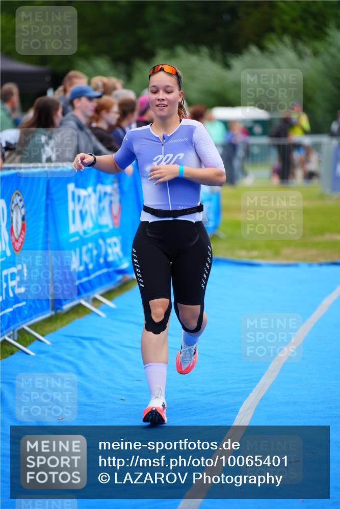 30.08.2026 - Elbe Triathlon Hamburg LAZAROV Photography http://msf.ph/oto/10065401 30.08.2026 12:12:40 Ziel 803 meine-sportfotos.de