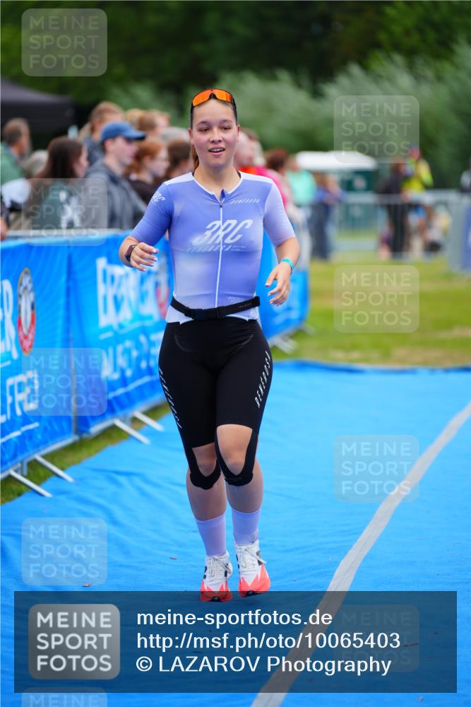 30.08.2026 - Elbe Triathlon Hamburg LAZAROV Photography http://msf.ph/oto/10065403 30.08.2026 12:12:40 Ziel 803 meine-sportfotos.de