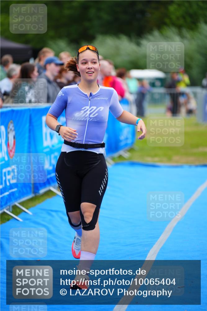 30.08.2026 - Elbe Triathlon Hamburg LAZAROV Photography http://msf.ph/oto/10065404 30.08.2026 12:12:40 Ziel 803 meine-sportfotos.de