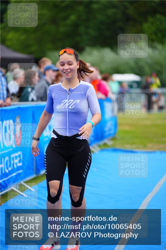 30.08.2026 - Elbe Triathlon Hamburg LAZAROV Photography http://msf.ph/oto/10065405 30.08.2026 12:12:41 Ziel 803 meine-sportfotos.de