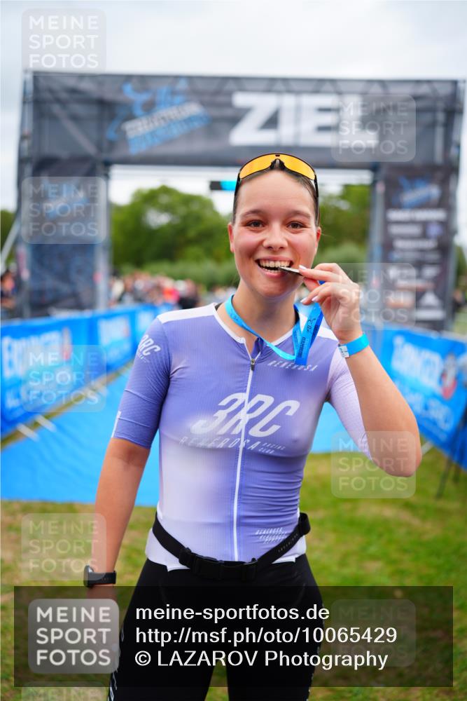 30.08.2026 - Elbe Triathlon Hamburg LAZAROV Photography http://msf.ph/oto/10065429 30.08.2026 12:12:55 Ziel 1399 meine-sportfotos.de