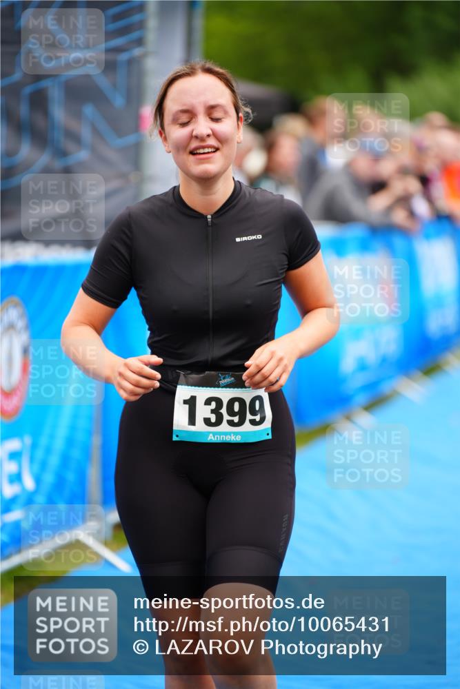 30.08.2026 - Elbe Triathlon Hamburg LAZAROV Photography http://msf.ph/oto/10065431 30.08.2026 12:12:58 Ziel 1399 meine-sportfotos.de