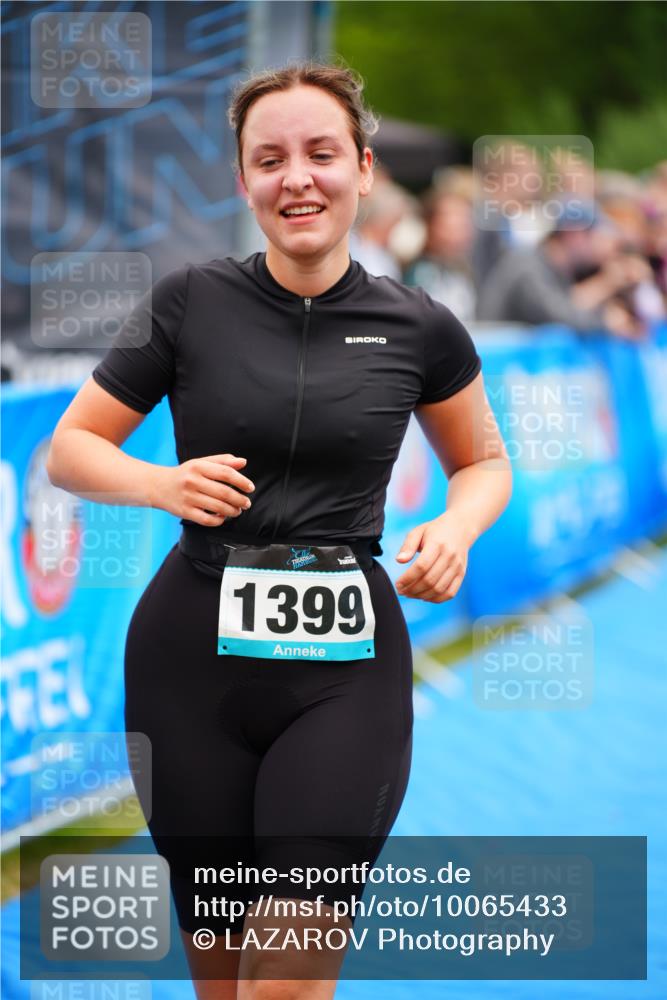 30.08.2026 - Elbe Triathlon Hamburg LAZAROV Photography http://msf.ph/oto/10065433 30.08.2026 12:12:58 Ziel 1399 meine-sportfotos.de