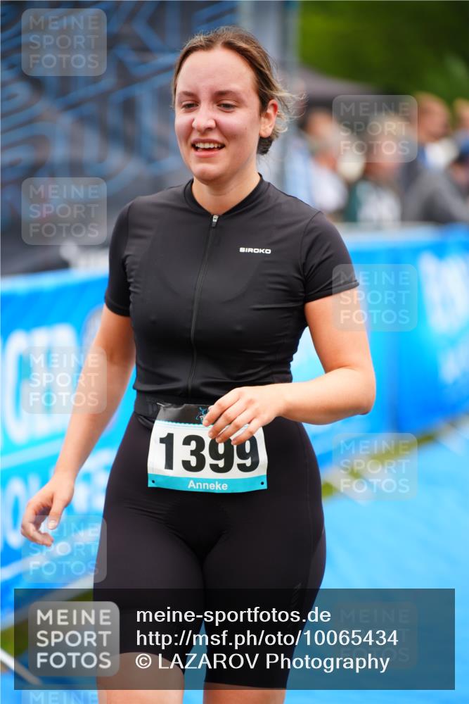 30.08.2026 - Elbe Triathlon Hamburg LAZAROV Photography http://msf.ph/oto/10065434 30.08.2026 12:12:58 Ziel 1399 meine-sportfotos.de