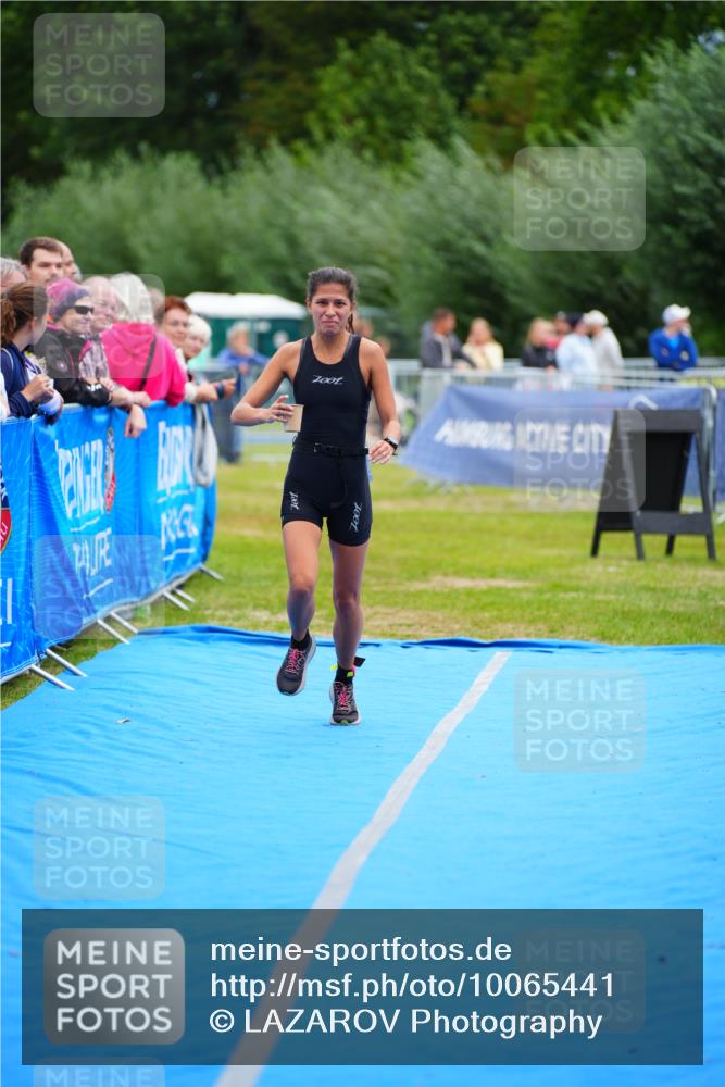 30.08.2026 - Elbe Triathlon Hamburg LAZAROV Photography http://msf.ph/oto/10065441 30.08.2026 12:13:24 Ziel 1587 meine-sportfotos.de