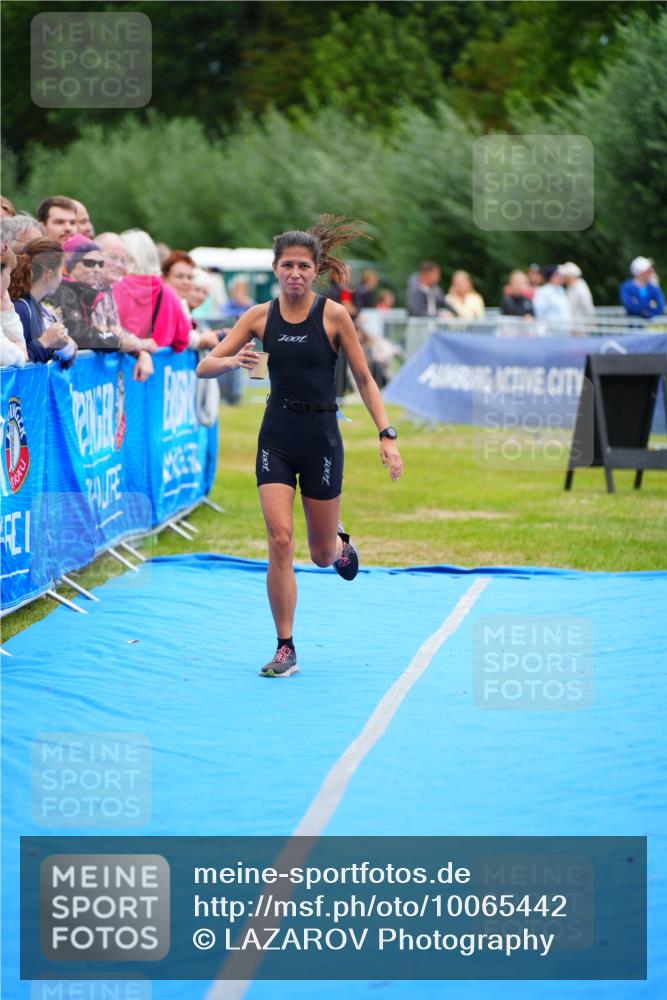 30.08.2026 - Elbe Triathlon Hamburg LAZAROV Photography http://msf.ph/oto/10065442 30.08.2026 12:13:24 Ziel 1587 meine-sportfotos.de