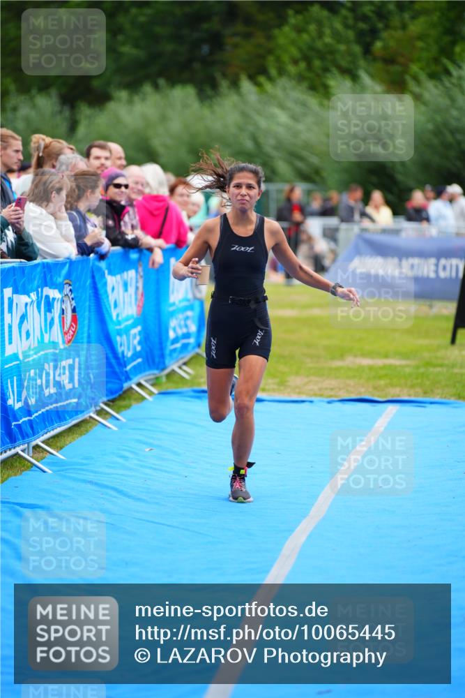 30.08.2026 - Elbe Triathlon Hamburg LAZAROV Photography http://msf.ph/oto/10065445 30.08.2026 12:13:24 Ziel 1587 meine-sportfotos.de