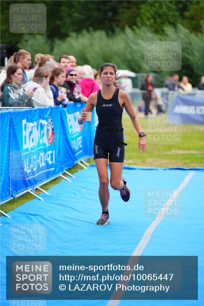 30.08.2026 - Elbe Triathlon Hamburg LAZAROV Photography http://msf.ph/oto/10065447 30.08.2026 12:13:25 Ziel 1587 meine-sportfotos.de